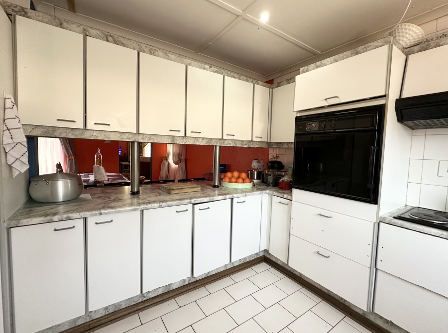 5 Bedroom Property for Sale in Southernwood Eastern Cape